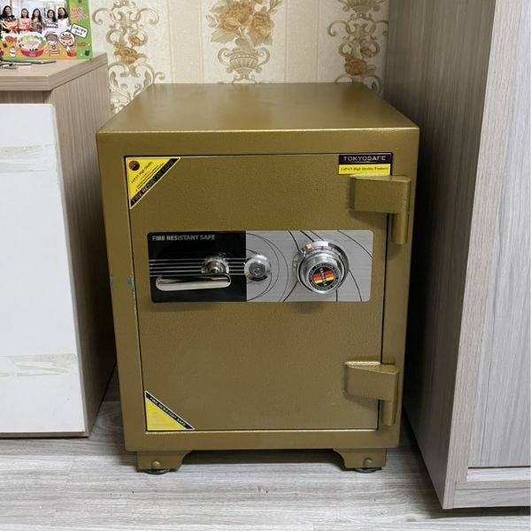 Két sắt Tokyo TKO66C cơ đổi mã màu đồng chống cháy cho gia đình