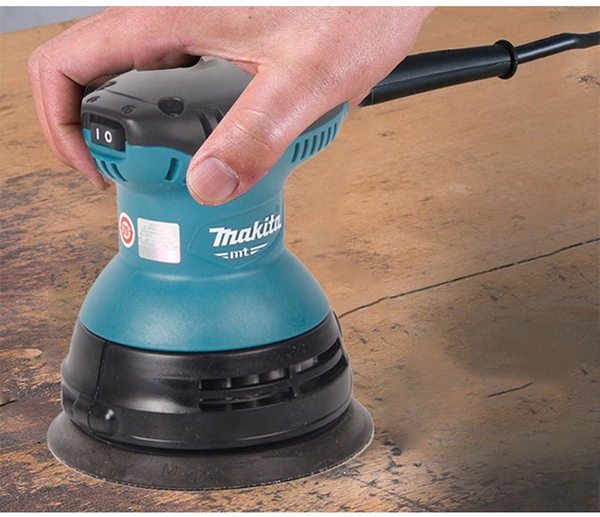 Máy chà nhám dùng điện quỹ đạo tròn 125mm-240W Makita M9202B