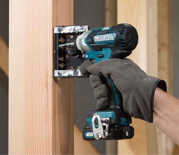 Máy vặn vít 135N.m dùng pin 12Vmax Makita TD111DZ (không pin sạc)