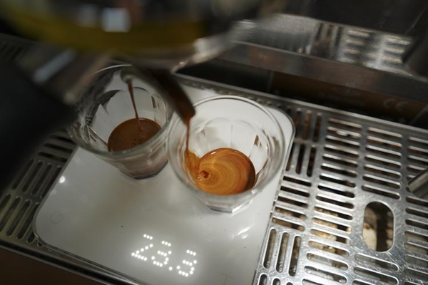 Pha cà phê Espresso bằng máy