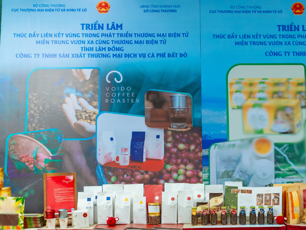 CÀ PHÊ LÂM ĐỒNG GIAO LƯU TẠI SỰ KIỆN MIỀN TRUNG VƯƠN XA CÙNG THƯƠNG MẠI ĐIỆN TỬ