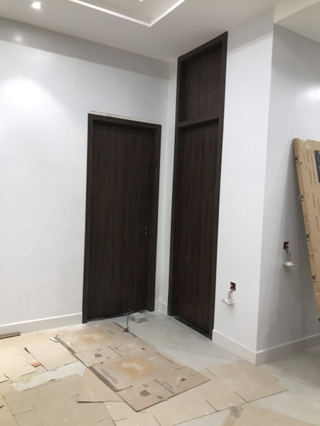 cửa thông phòng và cửa vệ sinh