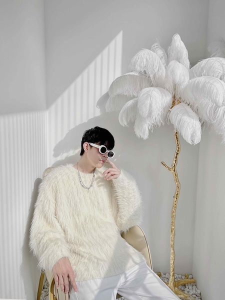 Áo Oversized White Faux Fur Sweater cs3