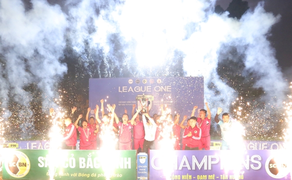 HẠ MÀN LEAGUE ONE: Chân Phương ngỡ ngàng lên ngôi; Đồng Hương gục ngã trước cửa thiên đường.