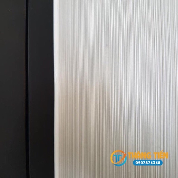 Cận cảnh giấy dán tường vạch chỉ đơn giản mà sang trọng