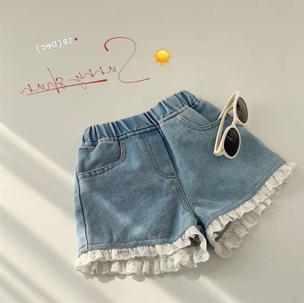 Quần short jeans bé gái lưng thun viền bèo