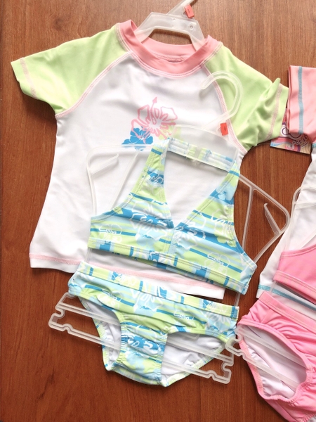 Set đồ bơi bé gái (Áo bơi tay ngắn + áo bikini + quần bơi) màu xanh lá