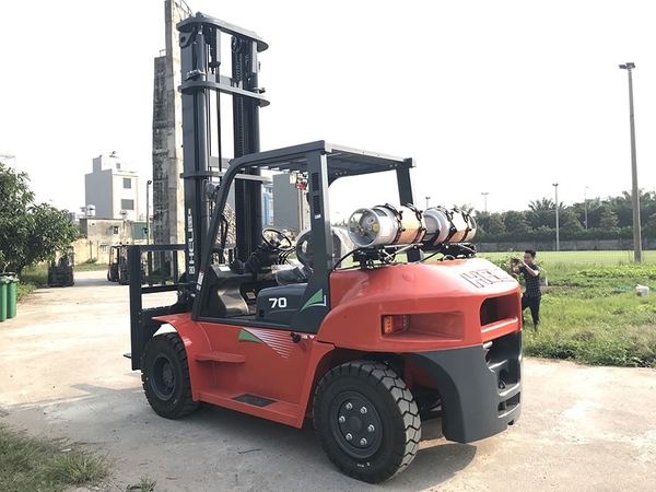 xe nâng xăng gas 7 tấn heli