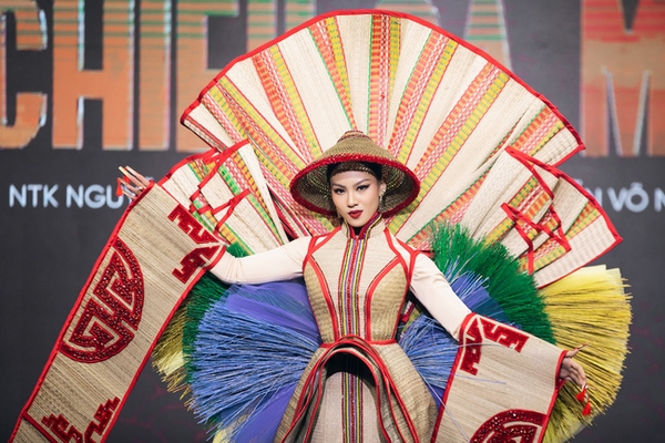 Cận cảnh trang phục dân tộc đoạt giải Nhất tại Hoa hậu Hoàn vũ Việt Nam 2022