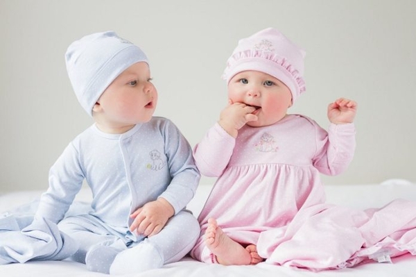 Chia sẻ kinh nghiệm chọn quần áo cho trẻ sơ sinh