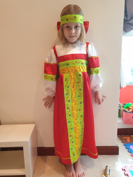 Trang phục dân tộc biểu diễn nước Nga