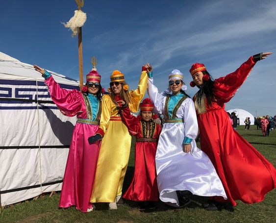 Trang phục lễ hội của người Kalmyk