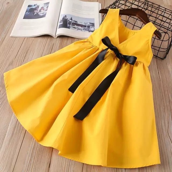 Váy trẻ em thiết kế màu vàng có nơ