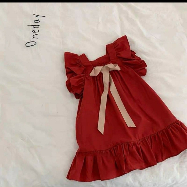 Váy đỏ bé gái