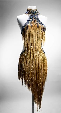 Váy nhảy tua vàng lấp lánh