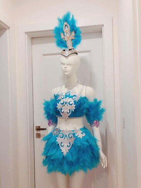 Váy Carnival lông vũ xanh dương