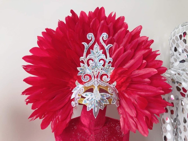 Mũ Carnival màu hồng đậm
