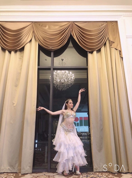 Trang phục biểu diễn Belly Dance màu trắng