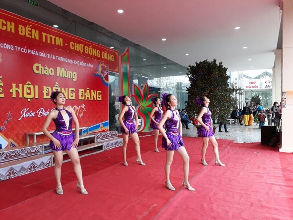 Váy nhảy Carnival lông vũ màu tím cá tính