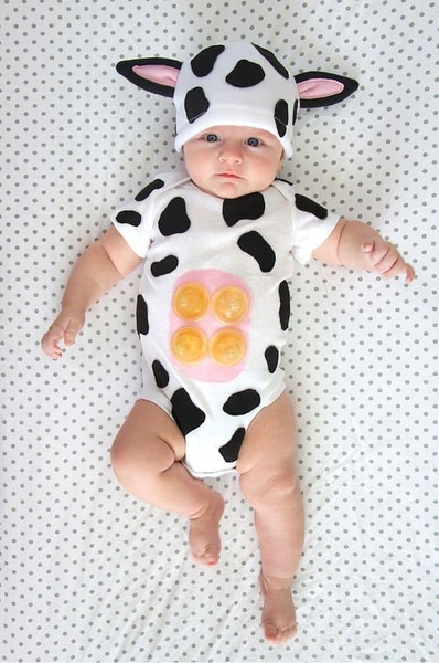 Trang phục bò sữa cho bé