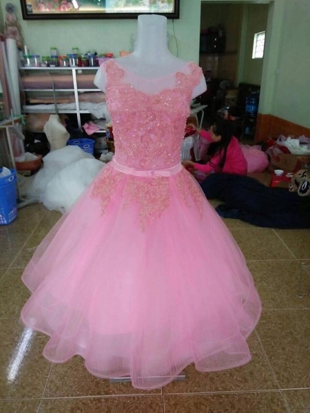 Váy dạ hội hồng pha kim tuyến