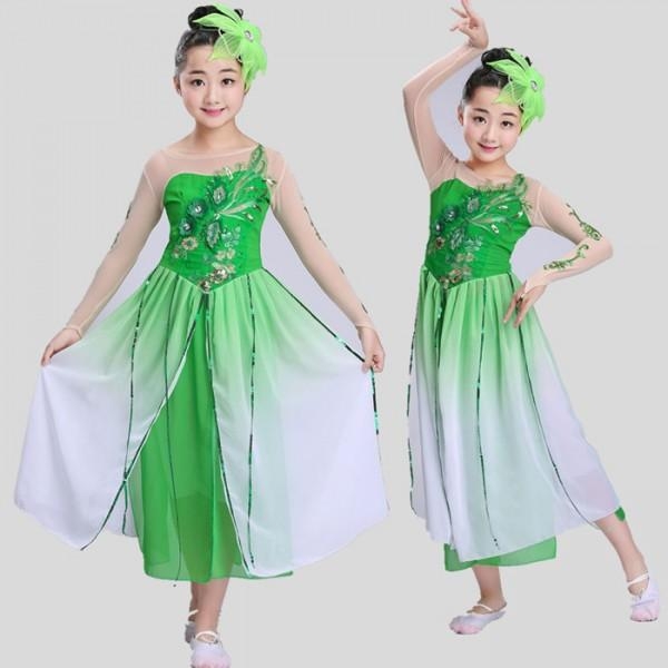 Trang phục múa xanh lá cây