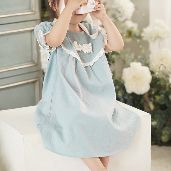 Váy xanh ngọc, bèo trắng, đính nơ trước cute