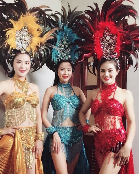 Trang phục Carnival nhiều màu