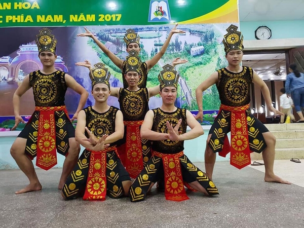 Trang phục Âu lạc màu đen cho nam