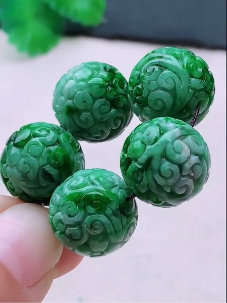 NT1233 Lô 5 hạt xanh size 15.6mm chạm ngọc phỉ thuý tự nhiên ( Jadeite A)