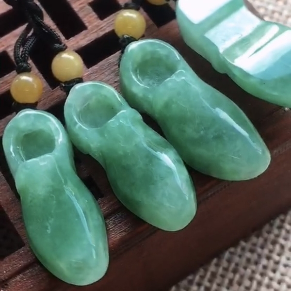 KHUYÊN TAI GIÀY NGỌC XANH Ngọc phỉ thúy tự nhiên Jadeite A - NT570