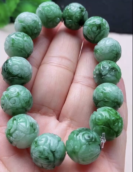 Vòng hạt xanh chạm ni13,5 Ngọc phỉ thuý tự nhiên Jadeite loại A -NT956