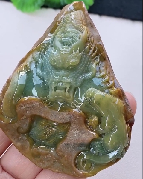 Mặt ngọc bội chạm rồng nguyên vỏ thạch Ngọc phỉ thuý tự nhiên Jadeite loại A -NT991