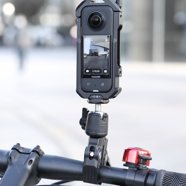 Khung bảo vệ Insta360 ONE X3 SKU 3197 bằng kim loại Ulanzi có tích hợp ngàm mở rộng gắn đèn và micro