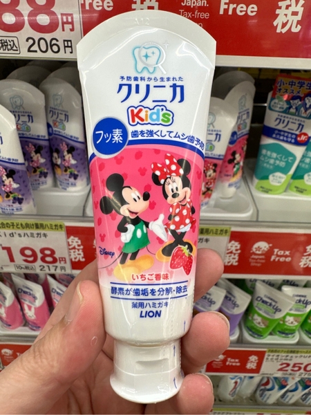 kem-danh-rang-tre-em-lion-vi-dau