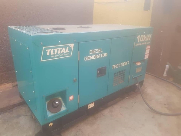 MÁY PHÁT ĐIỆN 1 PHA DÙNG DẦU ĐIÊZÊN (4 THÌ / 4 XI LANH) TOTAL TP2100K1 - HÀNG CHÍNH HÃNG