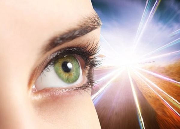 Nguyên nhân mắt đau nhức khi nhìn ánh sáng