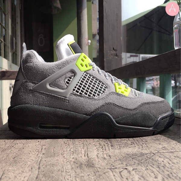 [CT5343-007] M AIR JORDAN 4 RETRO GREY VOLT FIRST LOOK