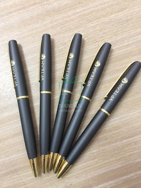 bút ký kim loại khắc tên