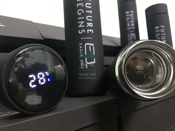 in hình ảnh công ty lên bình giữ nhiệt