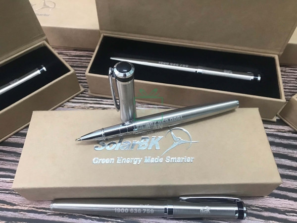 bút kim loại khắc logo solarbk