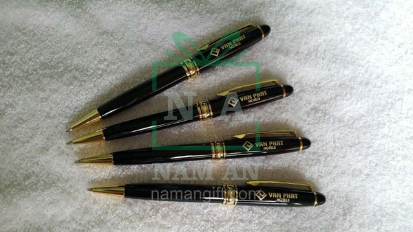khắc bút kim loại quà tặng