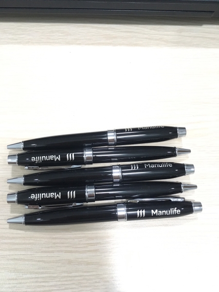 bút bi kim loại khắc logo manulife