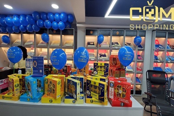 Hình ảnh gian hàng bên trong showroom của comshopping
