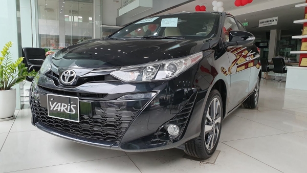 Toyota Yaris màu đen hợp với người tuổi Thìn