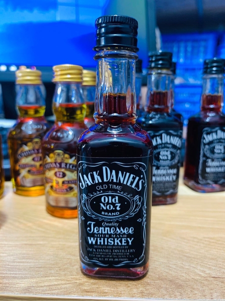 Rượu jack 50ml chai thuỷ tinh