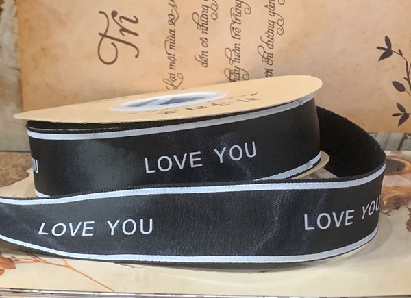 Ruybang vải kt 2.5cmx 35m - chữ love you in màu đen-nền TRẮNG.