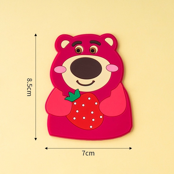 Tượng Gấu Lotso ôm trai dâu nhựa dẻo SIZE TO (8.5cm x 7cm).