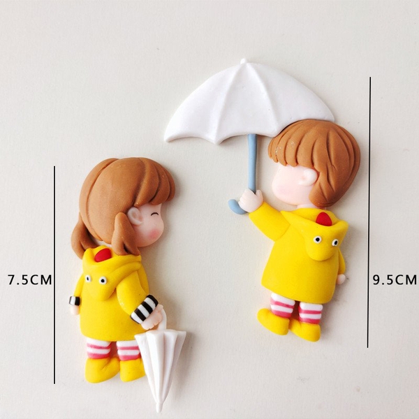 TUONG-đôi em bé màu vàng che ô (nhựa dẻo). (MUA 1 TẶNG 1).