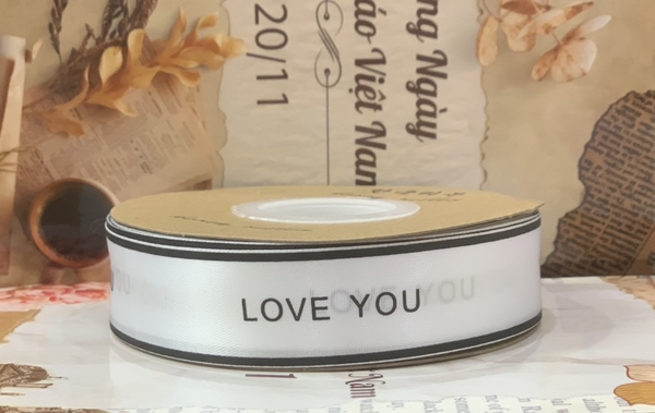 Ruybang vải kt 2.5cmx 35m - chữ love you in màu trắng-nền ĐEN.
